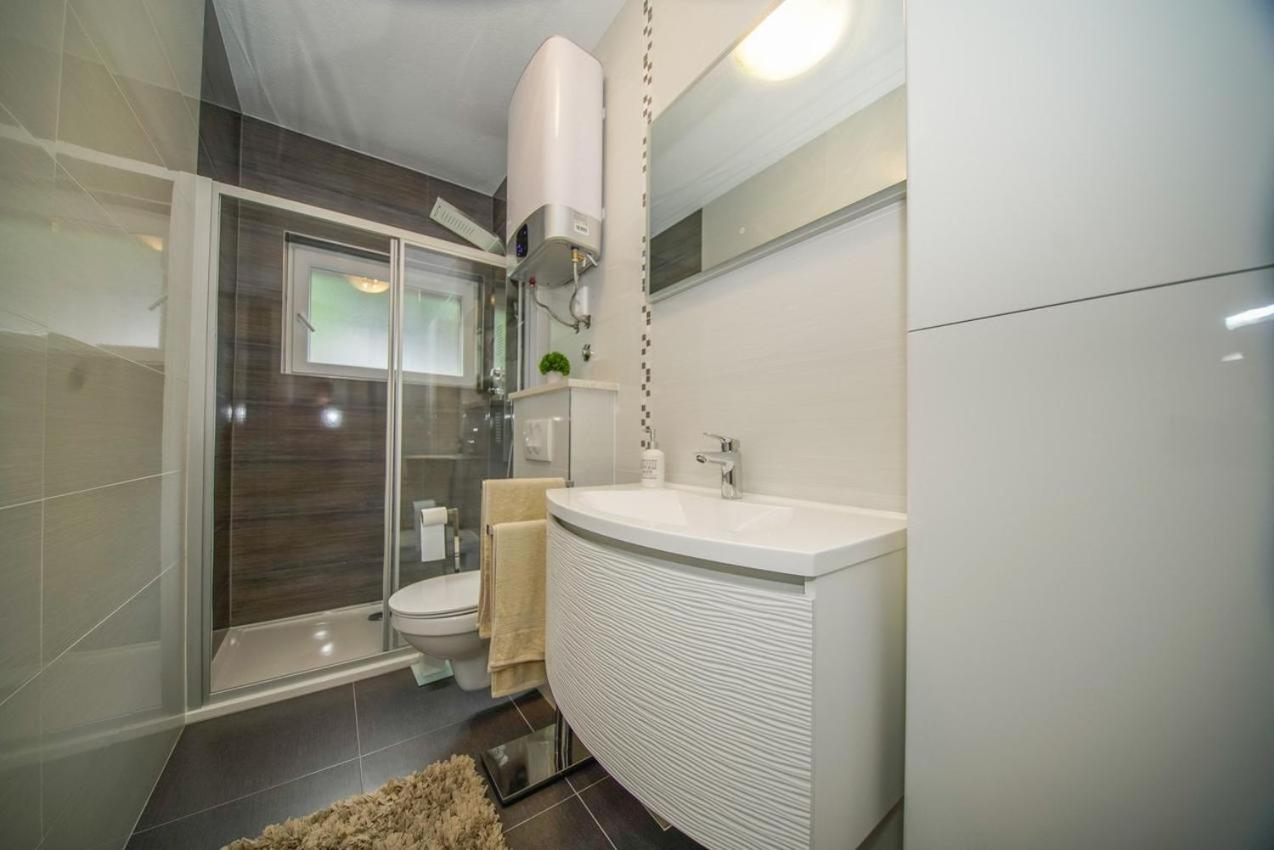 Apartman Mate Splitska Zewnętrze zdjęcie