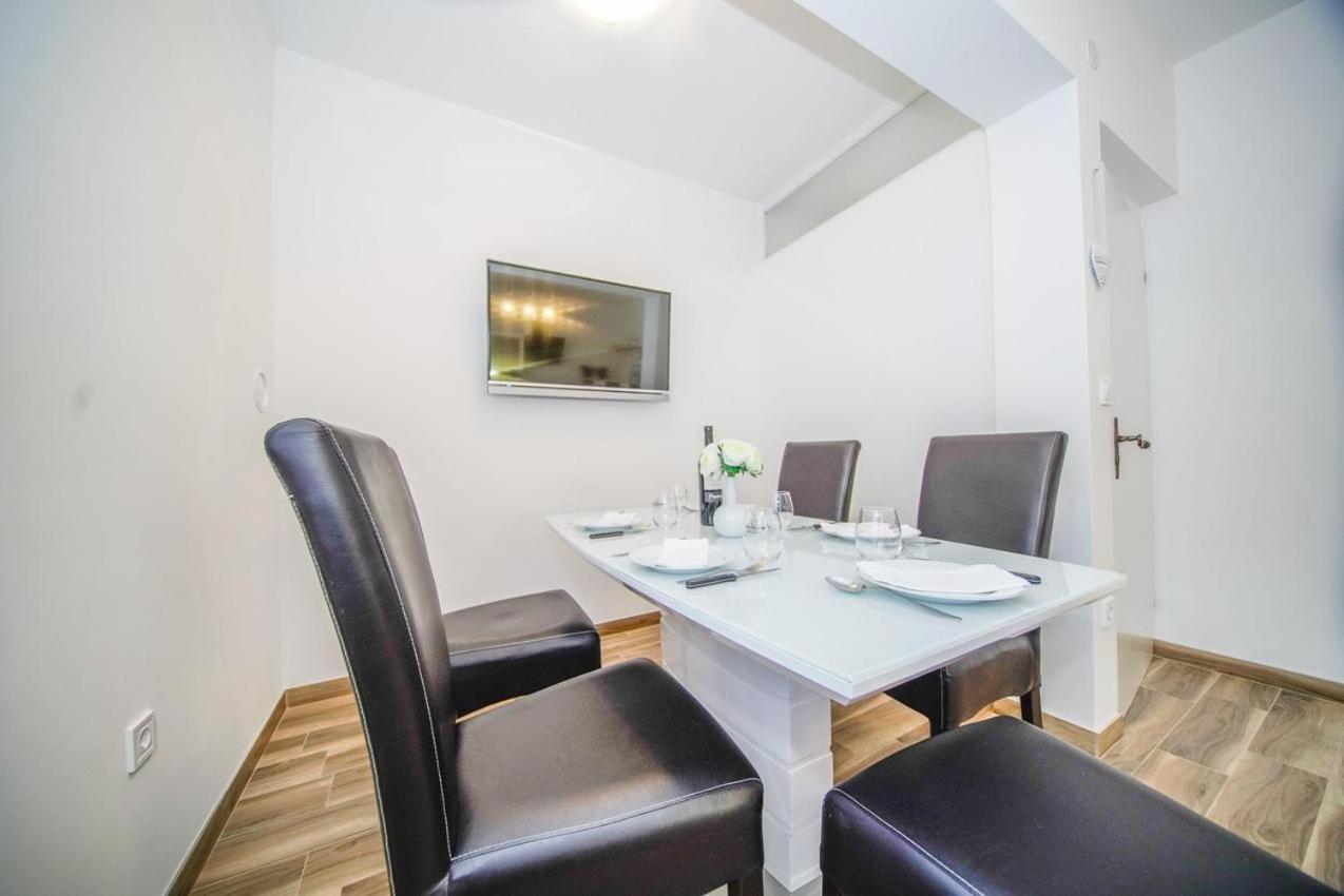 Apartman Mate Splitska Zewnętrze zdjęcie