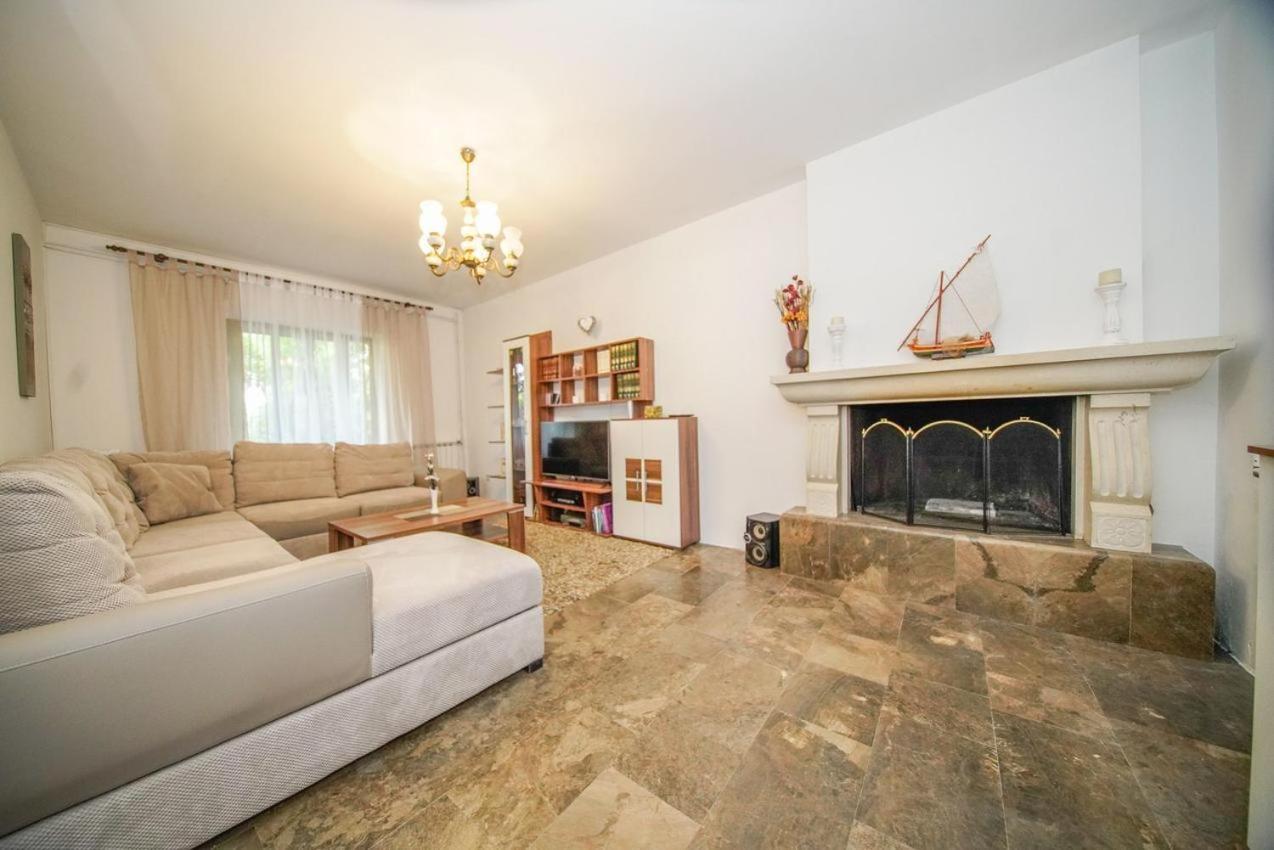 Apartman Mate Splitska Zewnętrze zdjęcie
