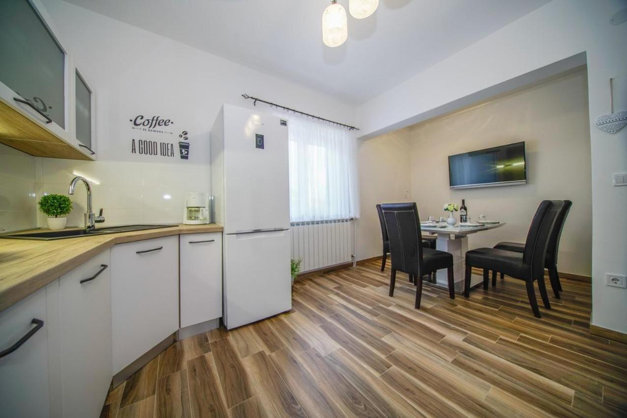 Apartman Mate Splitska Zewnętrze zdjęcie