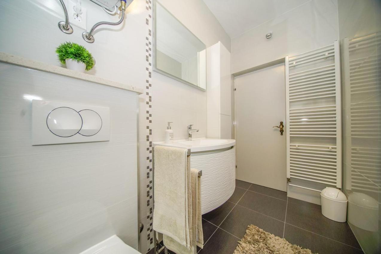 Apartman Mate Splitska Zewnętrze zdjęcie