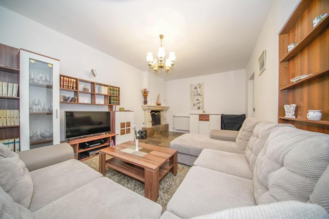 Apartman Mate Splitska Zewnętrze zdjęcie