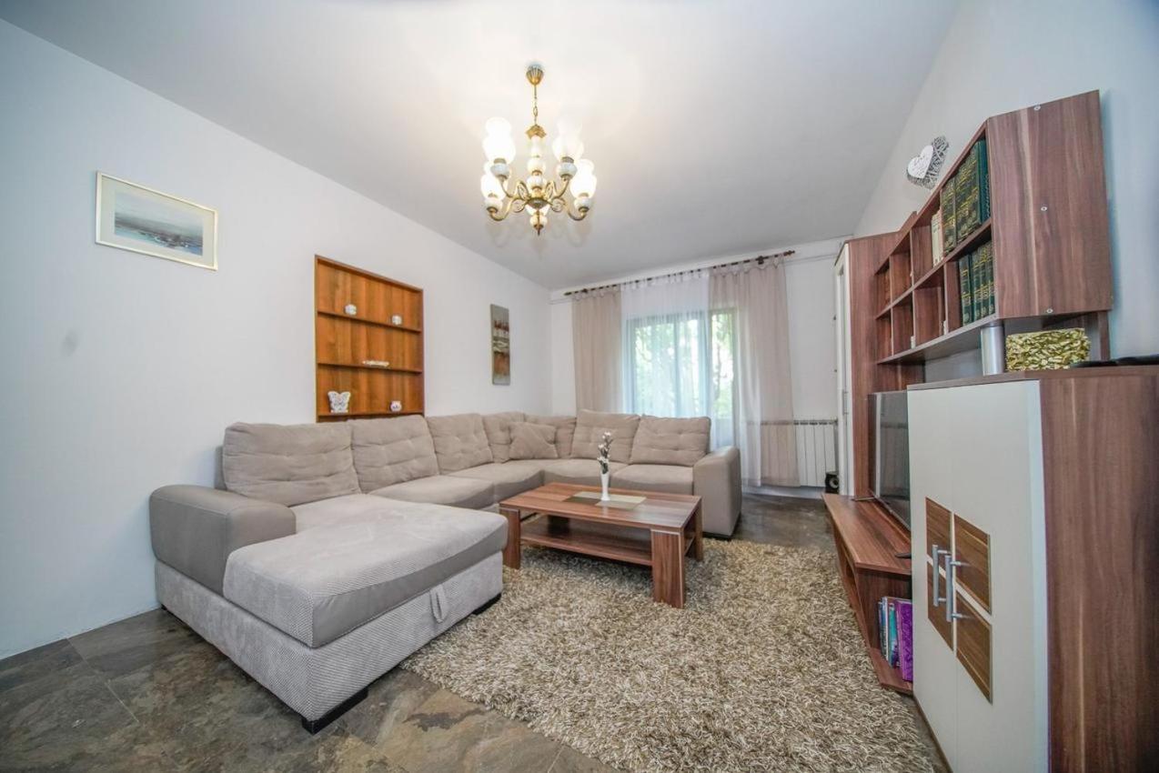 Apartman Mate Splitska Zewnętrze zdjęcie