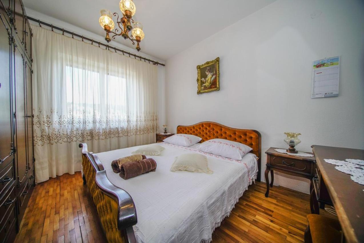 Apartman Mate Splitska Zewnętrze zdjęcie