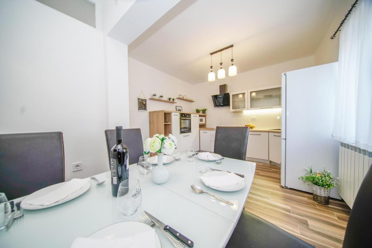 Apartman Mate Splitska Zewnętrze zdjęcie
