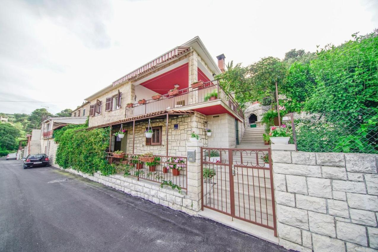 Apartman Mate Splitska Zewnętrze zdjęcie