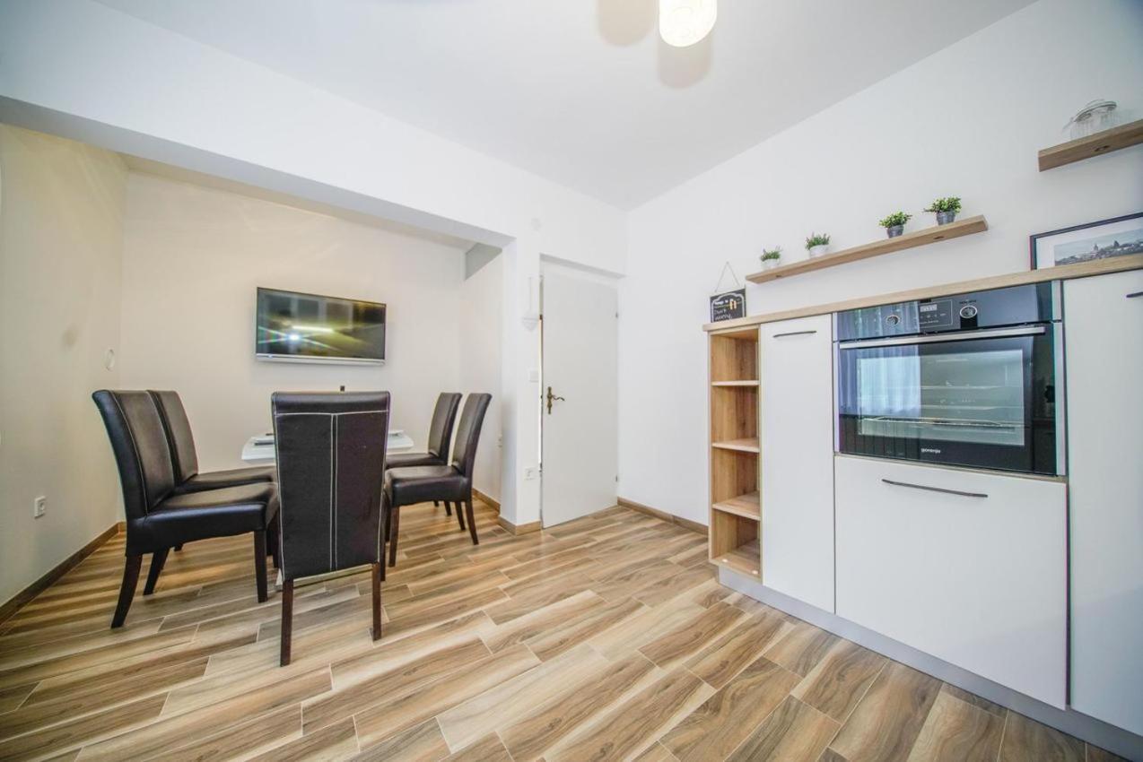 Apartman Mate Splitska Zewnętrze zdjęcie